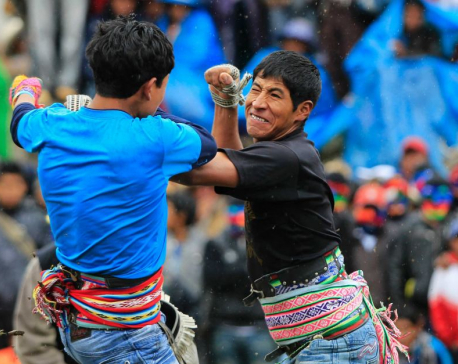 Peruvians duke it out in traditional Christmas fighting festival